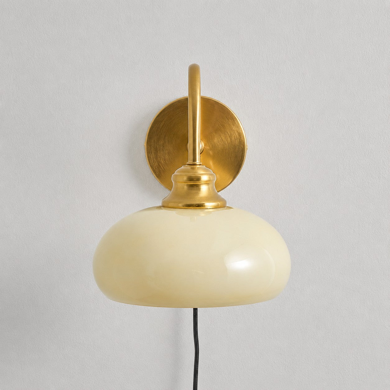 Perrai Wandleuchte mit Stecker