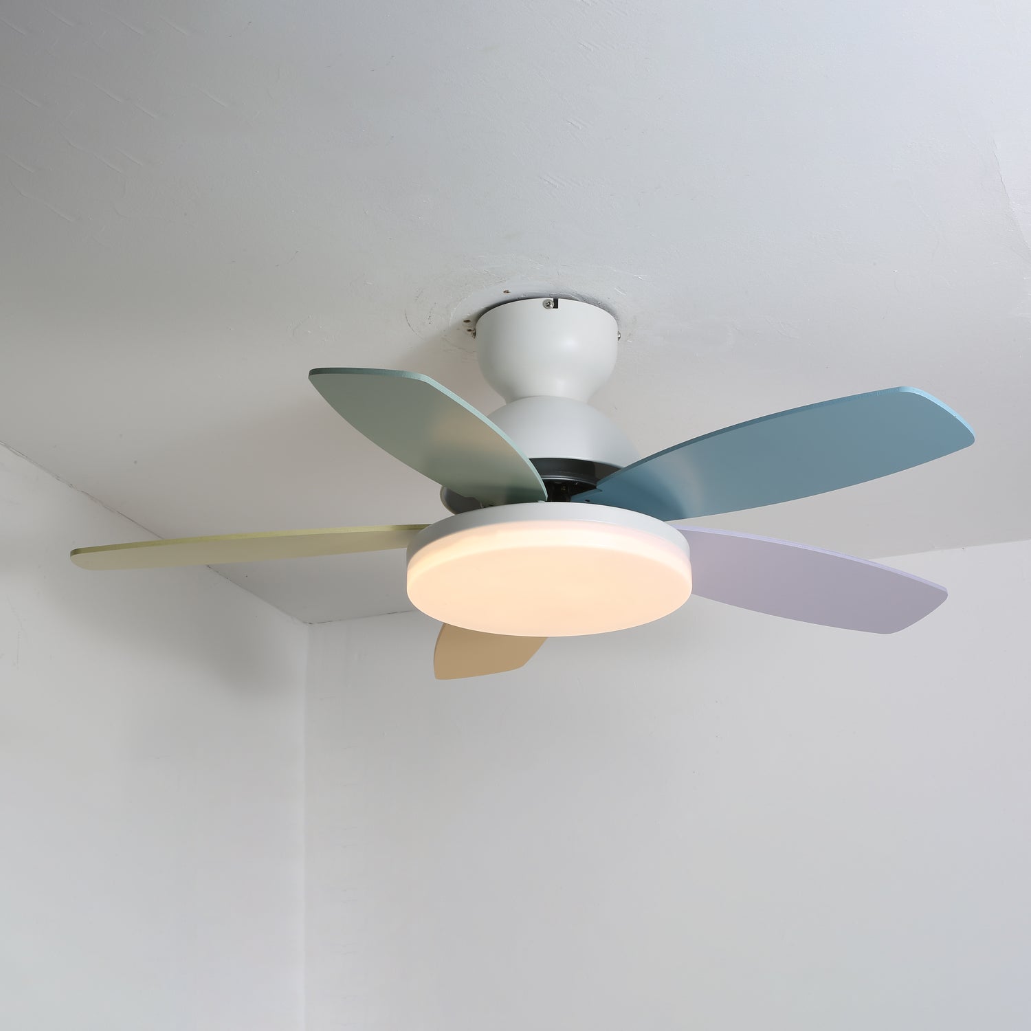 Moderne Deckenventilatorleuchte Lareo