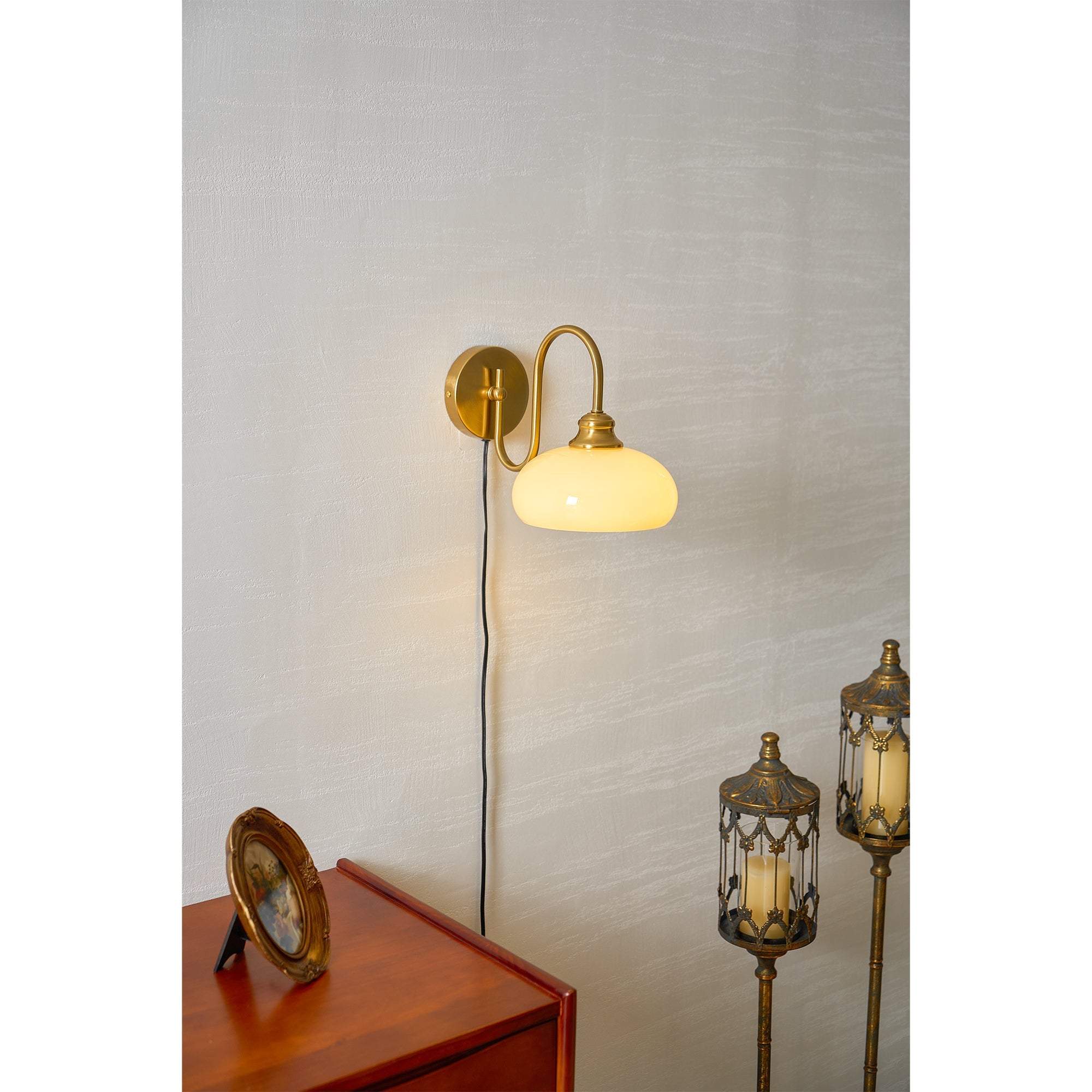 Perrai Wandleuchte mit Stecker