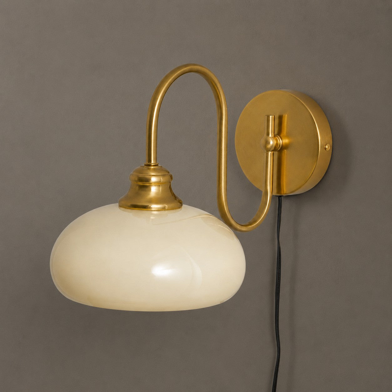 Perrai Wandleuchte mit Stecker