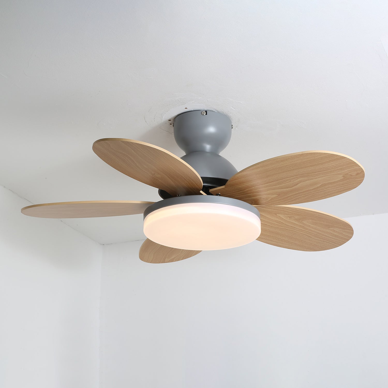 Moderne Deckenventilatorleuchte Lareo