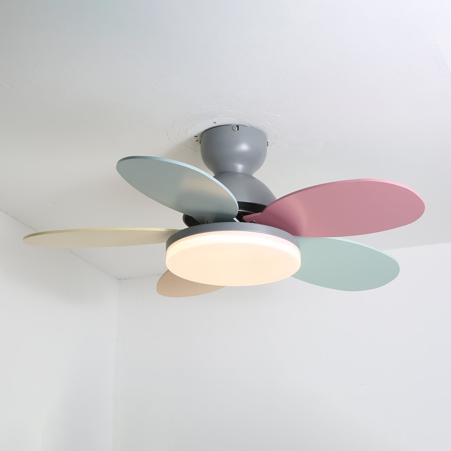 Moderne Deckenventilatorleuchte Lareo