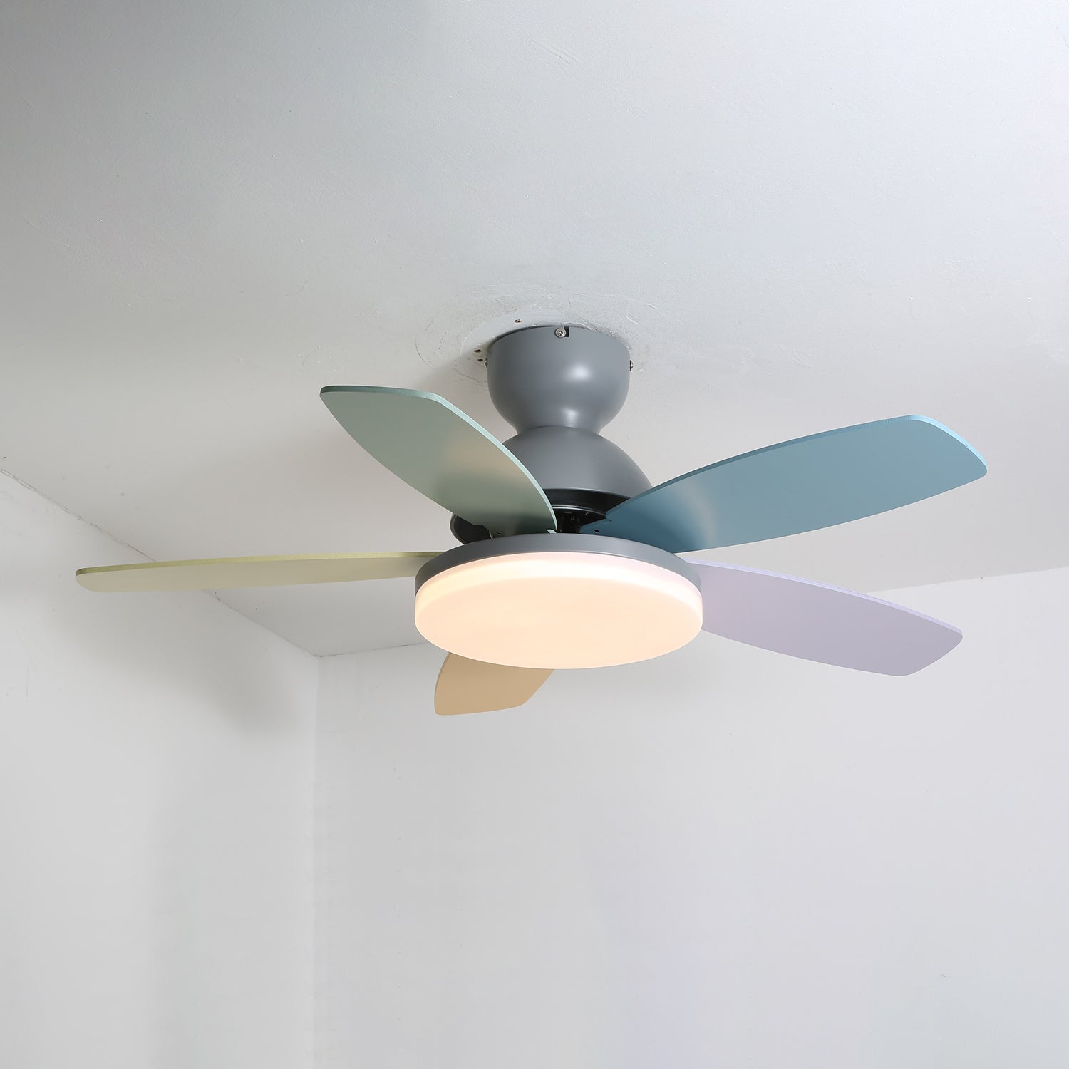 Moderne Deckenventilatorleuchte Lareo